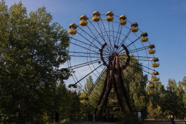 Pripyat, hayalet şehrin içinde bir çember çizdi.