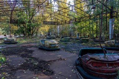 30 yıl sonra Çernobil 'in içinde yürümek 26 Nisan 1986' da No. Pripyat yakınlarındaki Çernobil Nükleer Santrali 'nde 4 nükleer reaktör..