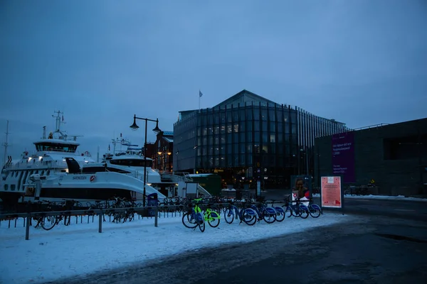 Hamnen Oslo Norge Solnedgången Vintern Över Havet Och Förankrade Båtar — Stockfoto