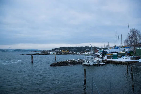 Une Jetée Pour Les Bateaux Voyageant Entre Les Îles Autour — Photo