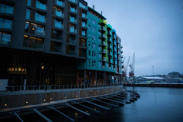 Modern Arkitektur Staden Oslo Norge Vintern Med Juldekoration Det Snötäckta — Stockfoto