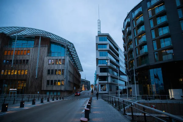 Modern Arkitektur Staden Oslo Norge Vintern Med Juldekoration Det Snötäckta — Stockfoto