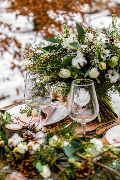 Vieille Table Bois Mariage Avec Une Décoration Fleurie Mise Place — Photo