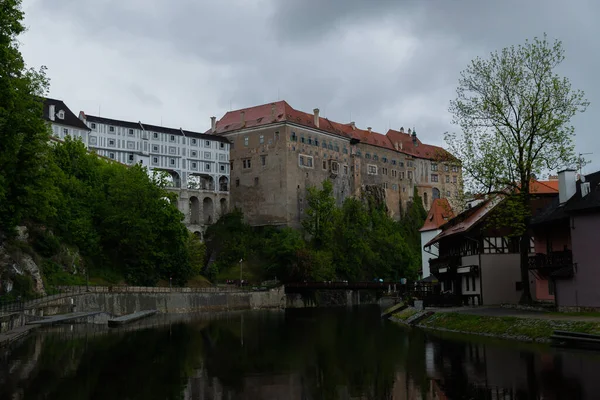 Panoramiczny Widok Rzekę Wełtawę Zabytkowym Mieście Cesky Krumlov Słynnym Miastem — Zdjęcie stockowe