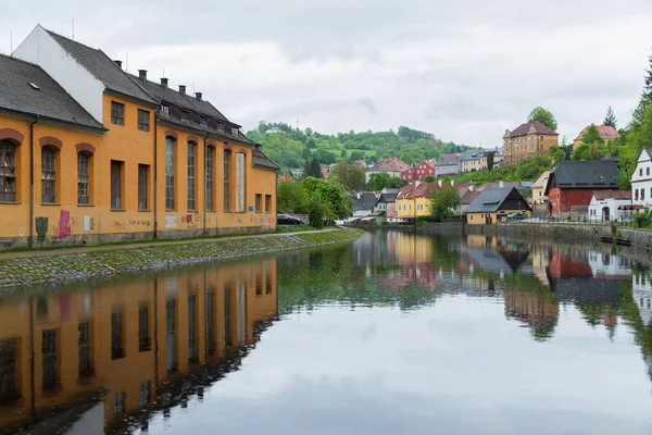 Panoramiczny Widok Rzekę Wełtawę Zabytkowym Mieście Cesky Krumlov Słynnym Miastem — Zdjęcie stockowe