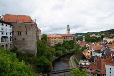 Tarihi Cesky Krumlov şehrinin manzarası ünlü Cesky Krumlov Kalesi, Kilise kenti UNESCO Dünya Mirası Alanında yer almaktadır.