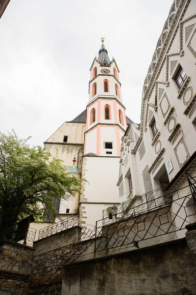 Cesky Krumlov 도시에 전경은 구름으로 촬영된 유네스코 세계유산에 등재되어 — 스톡 사진