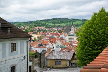 Tarihi Cesky Krumlov şehrinin manzarası ünlü Cesky Krumlov Kalesi, Kilise kenti UNESCO Dünya Mirası Alanında yer almaktadır.
