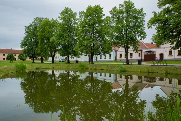 Holasovice Een Klein Meer Het Midden Van Een Klein Barok — Stockfoto