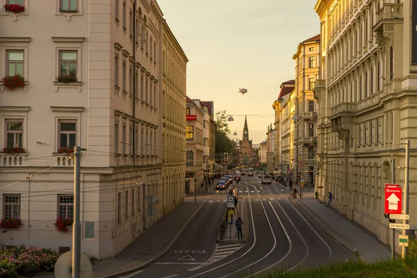 Belebte Straße Mit Menschen Autos Und Öffentlichen Verkehrsmitteln Brünn Silingrovo — Stockfoto