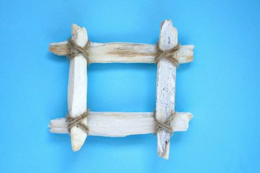  Beyaz deniz enkazı ve deniz kabuğu izole edilmiş.