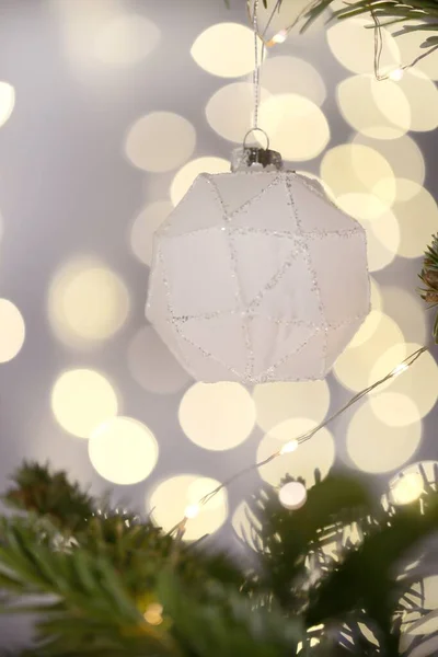 Weihnachtsdekor Weihnachtskugel Spielzeug Auf Hellem Hintergrund — Stockfoto