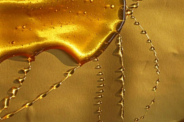 Miód Kapie Złotym Tle Tekstura Miodu — Zdjęcie stockowe