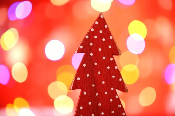 Vánoční Stromeček Pozadí Červený Dřevěný Smrk Rozmazaném Červeném Pozadí Barevným — Stock fotografie