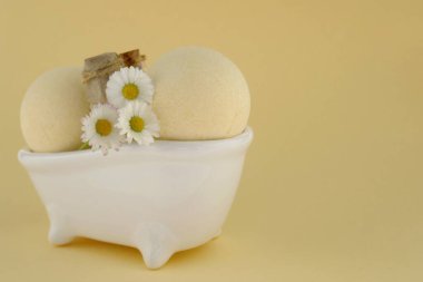Papatya özlü banyo bombaları. Organik doğal vücut kozmetikleri.