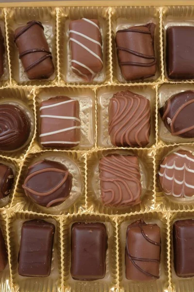 Schokoladenbonbon Set Vorhanden Schachtel Pralinen Isoliert Auf Weißem Hintergrund — Stockfoto