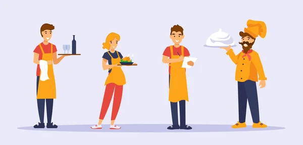 Camareros, camareras y cocineros cocinan de pie con bandejas. Cafeteras en uniforme naranja aisladas en gris — Vector de stock