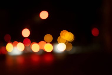 Siyah arkaplanda bokeh turuncu