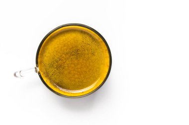 Beyaz arka planda bir fincan espresso.