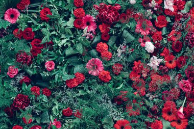 Düğün sahnesi için çiçek dokusu arka planı. Güller, şakayıklar ve ortancalar