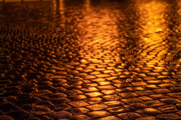 舗装石ヴィンテージ道路カバー 歴史的な場所の夕方の道 — ストック写真