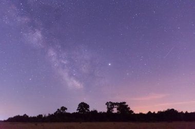 Gecenin ortasında Samanyolu