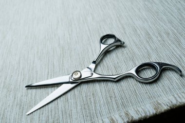 Şık Profesyonel Berber Makas; Kuaför salonu konsepti; Saç kesimi aksesuarları.
