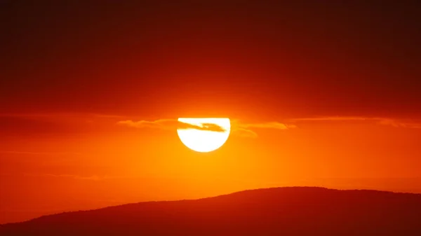 Céu Lindo Por Sol Acima Das Nuvens Com Luz Dramática — Fotografia de Stock