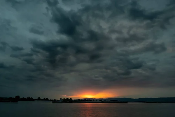 Dramatische Stürmische Dunkel Bewölkten Himmel Natürliche Foto Hintergrund — Stockfoto