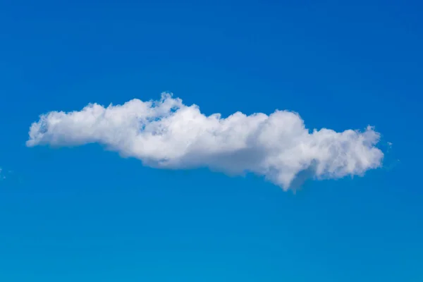 広大な青空と雲の空 — ストック写真