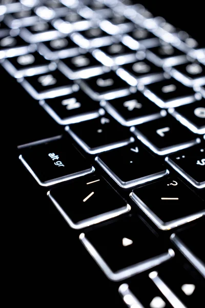 Nahaufnahme Der Beleuchtung Der Laptop Tastatur Hintergrundbeleuchtete Tastatur — Stockfoto