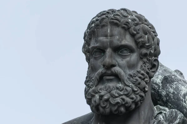 Herculane tatil beldesinde Herkül heykeli, Romanya - Avrupa