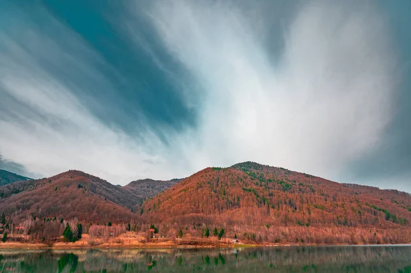 Horská Podzimní Krajina Pestrobarevným Lesem — Stock fotografie