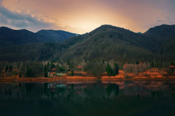 Horská Podzimní Krajina Pestrobarevným Lesem — Stock fotografie