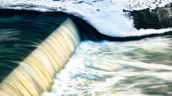 Pequeña Cascada Con Movimiento Agua — Foto de Stock