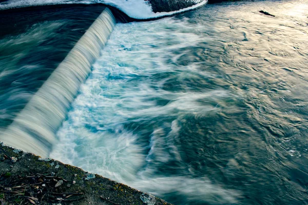 Pequeña Cascada Con Movimiento Agua — Foto de Stock