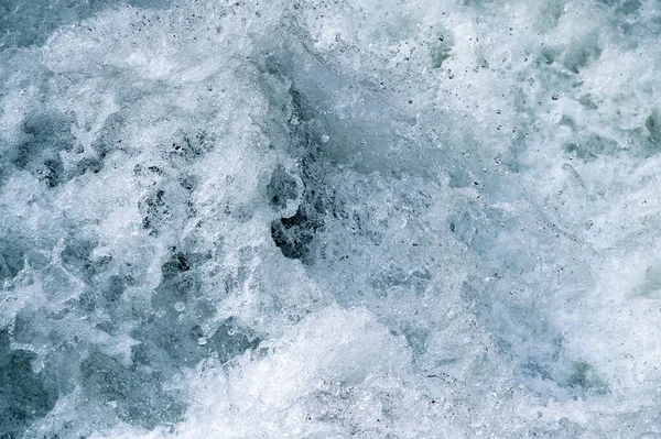 不規則な波構造の青とターコイズの水 — ストック写真