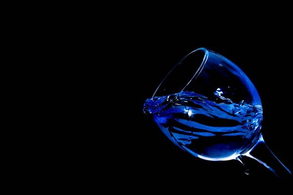 Pour Water Glass Black Background — Stock Photo, Image