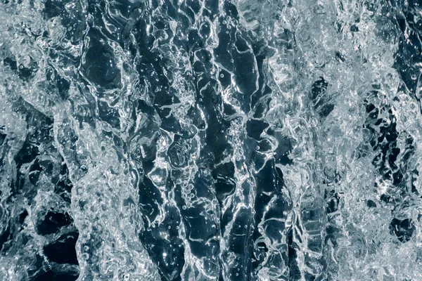 Niebieska Turkusowa Woda Nieregularnej Strukturze Fal — Zdjęcie stockowe