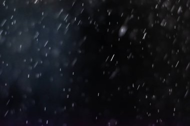 Siyah arkaplanda soyut su sıçramaları