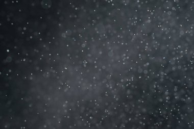 Siyah arkaplanda soyut su sıçramaları