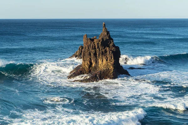 Roque de benijo 'daki mavi su plajı.