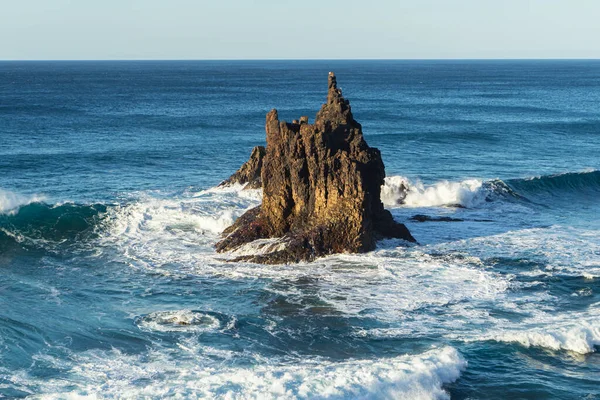 Roque de benijo 'daki mavi su plajı.