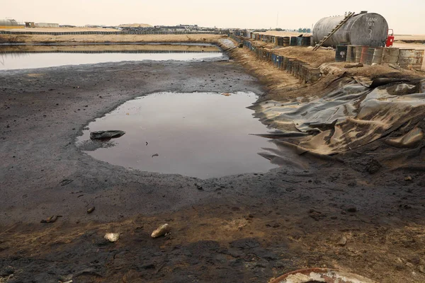 oil left to dry , oil pollution