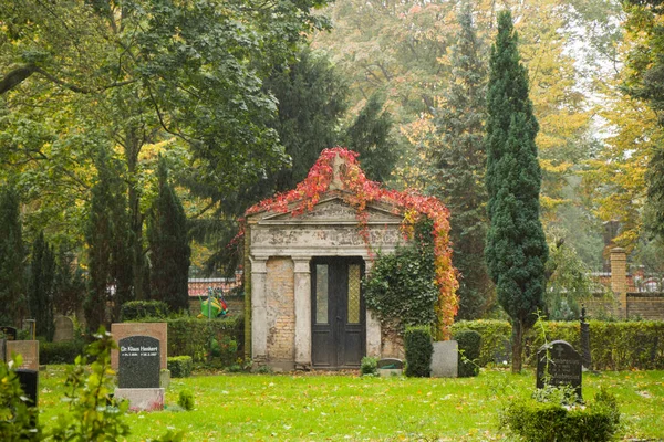 Берлин Германия Октября 2017 Кладбище Центре Города Зеленая Природа Строительство — стоковое фото
