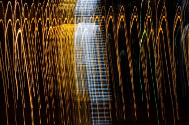 Görüntü ve soyut ışıklar arka plan, karanlık arkaplanda ışık yönlendirmesi. Bulanık fotoğraf.