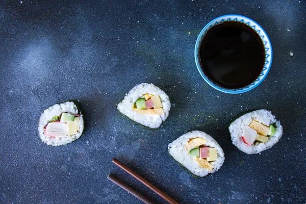 Kimbab Kimbap Blue Background Soy Souse Blue Background Studio Shoot — Stock Photo, Image