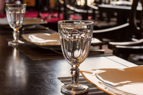 Tomma Glas Bordet Restaurang — Stockfoto