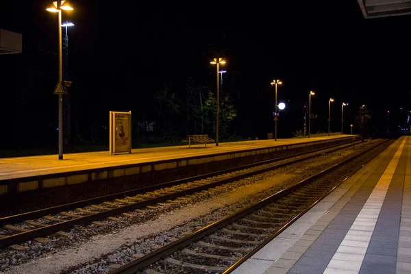 Almanya Gece Vakti Avrupa Daki Tren Istasyonu — Stok fotoğraf