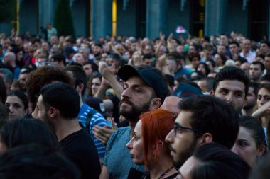 Gürcistan Parlamentosu önünde, Gavrilov 'un Gecesi veya Gürcistan' daki hükümet karşıtı protestolar olarak da bilinen protestolar düzenleniyor. Tiflis, Gürcistan.